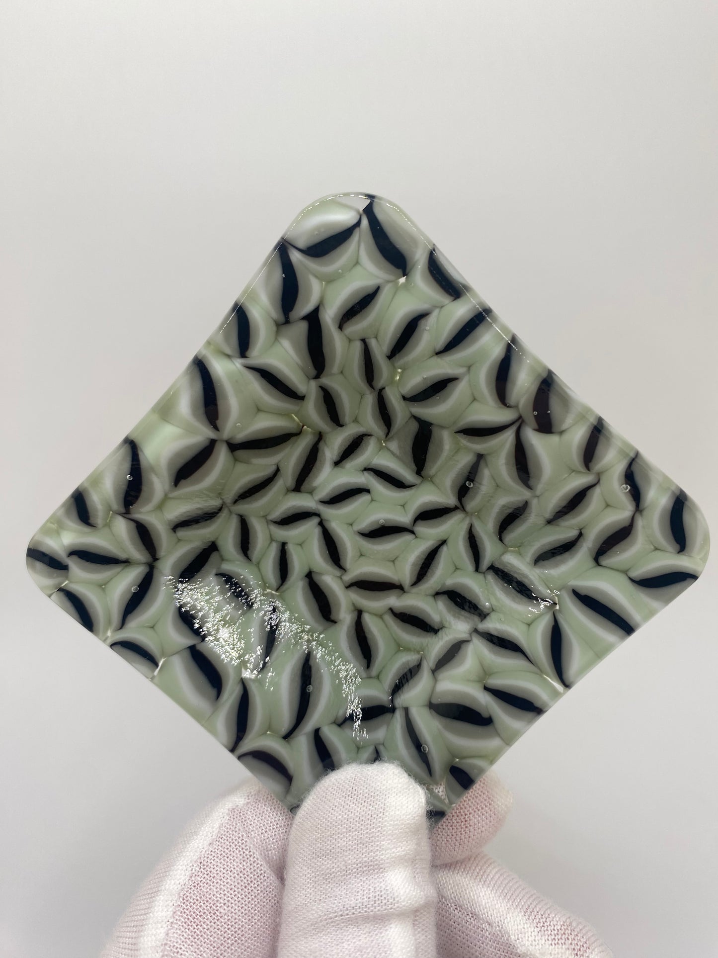 Gray and White Cat Eye Murrine Plate (small)